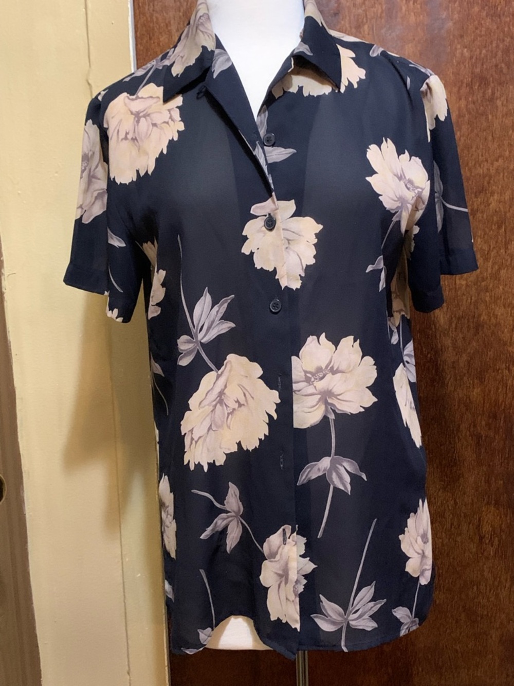 Women's Navy Blur Floral Button-Up Blouse - Cream Floral Print
